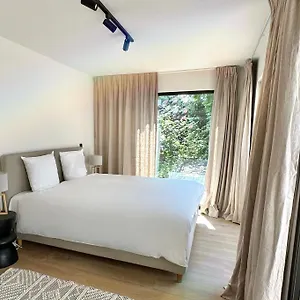 Apartment Luxury With Cosy Garden!